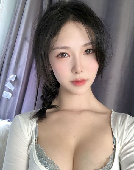 一边啃奶头一边躁狂免费视频_超清完整在线观看